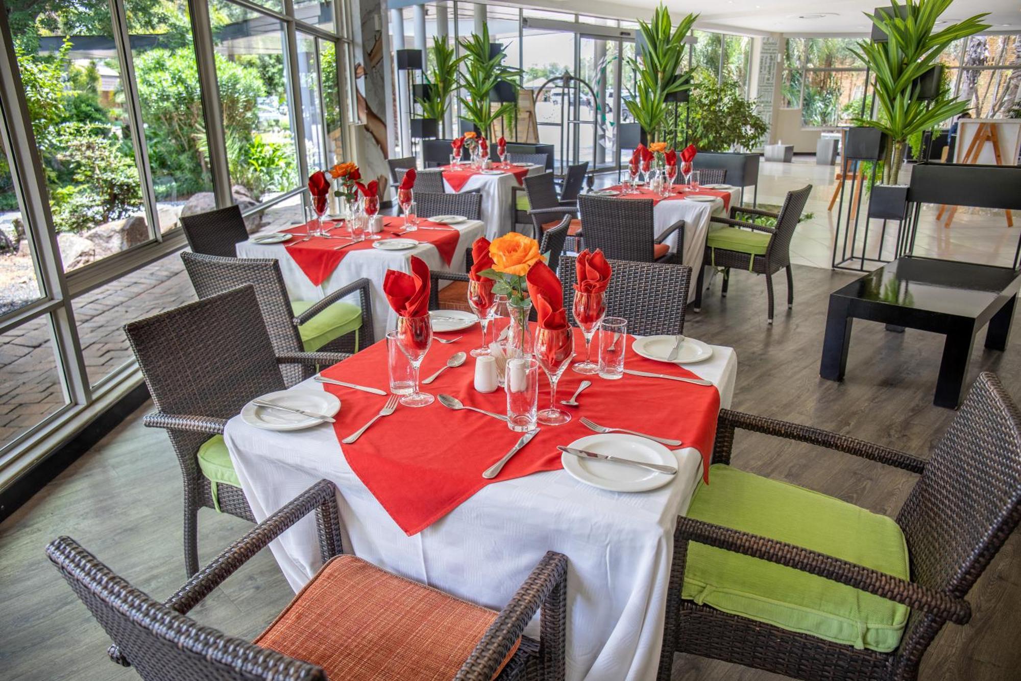 Cresta Lodge Габороне Экстерьер фото