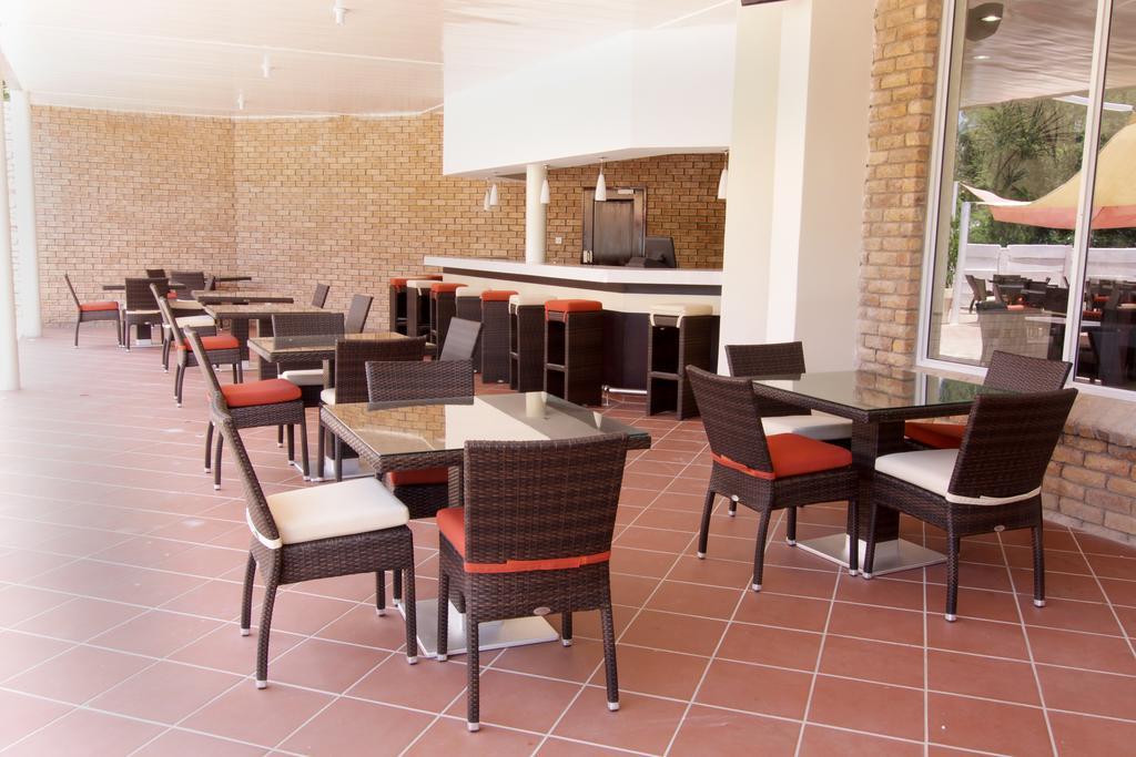 Cresta Lodge Габороне Экстерьер фото