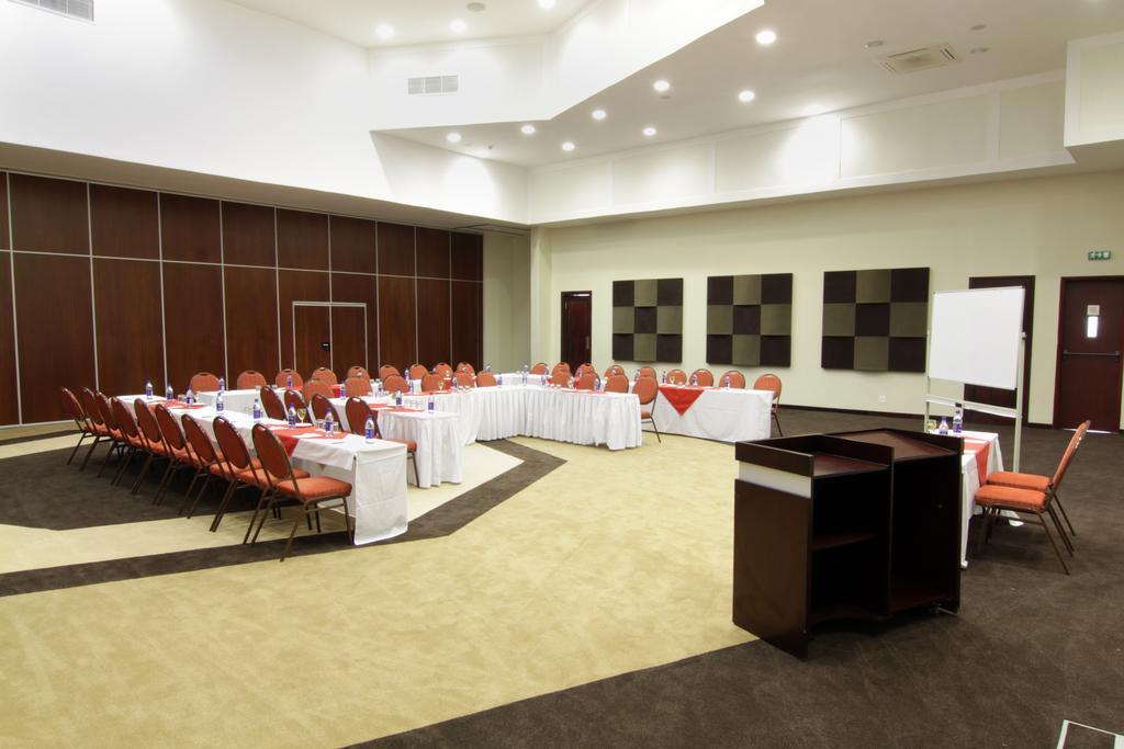 Cresta Lodge Габороне Экстерьер фото